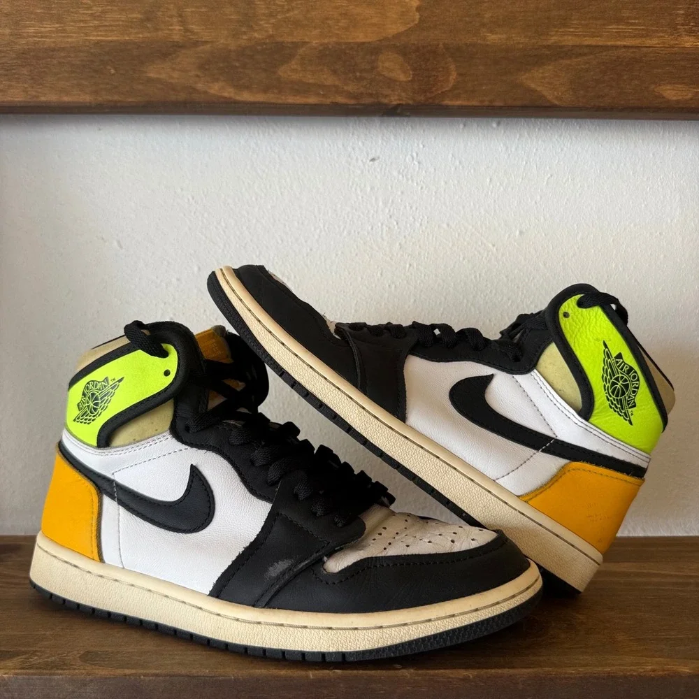 Nike Air Jordan 1 Mens Size 8 Retro High OG Volt Gold Black White 555088-118